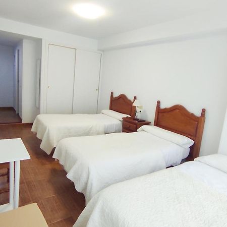 Pension Villa ** Комилас Екстериор снимка