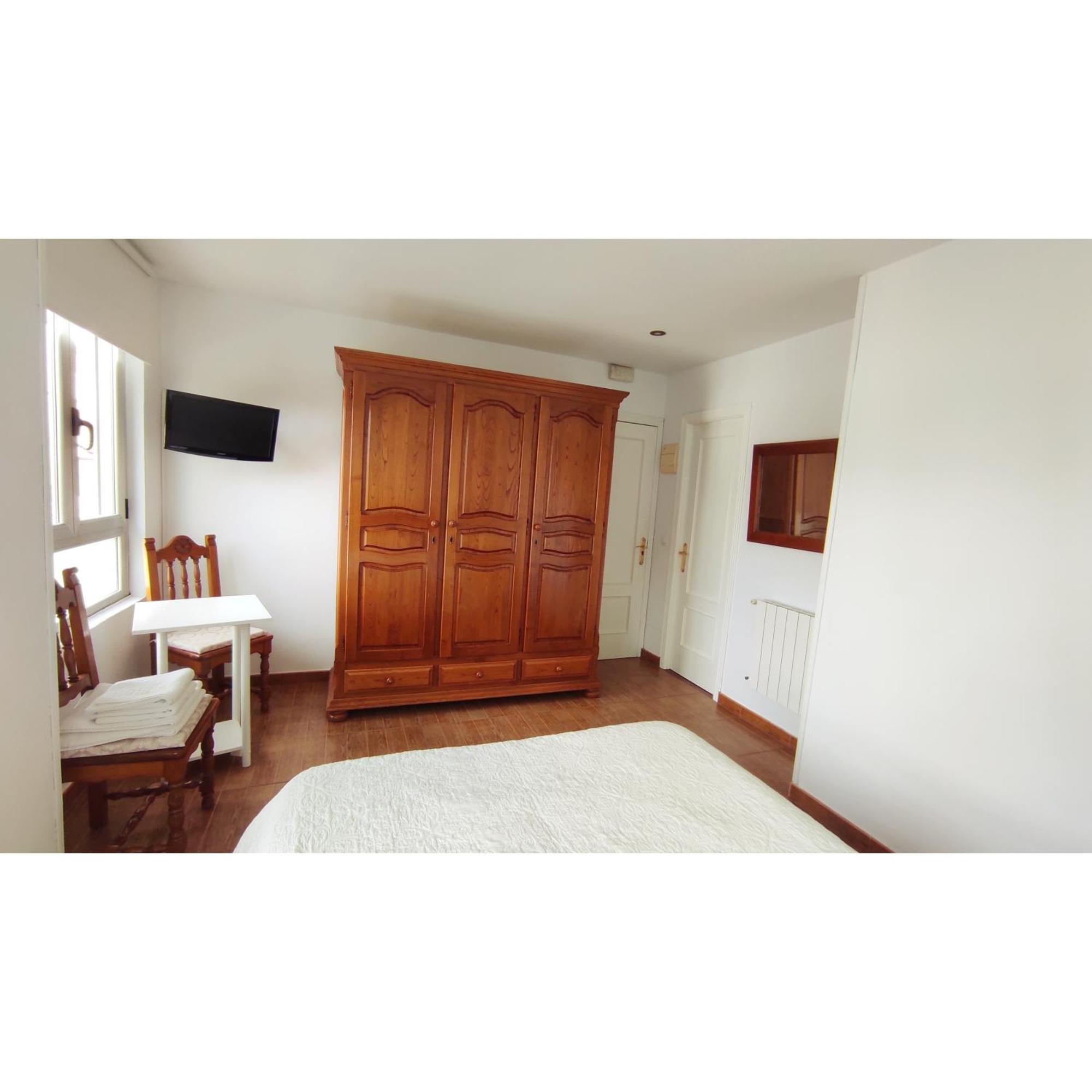Pension Villa ** Комилас Екстериор снимка