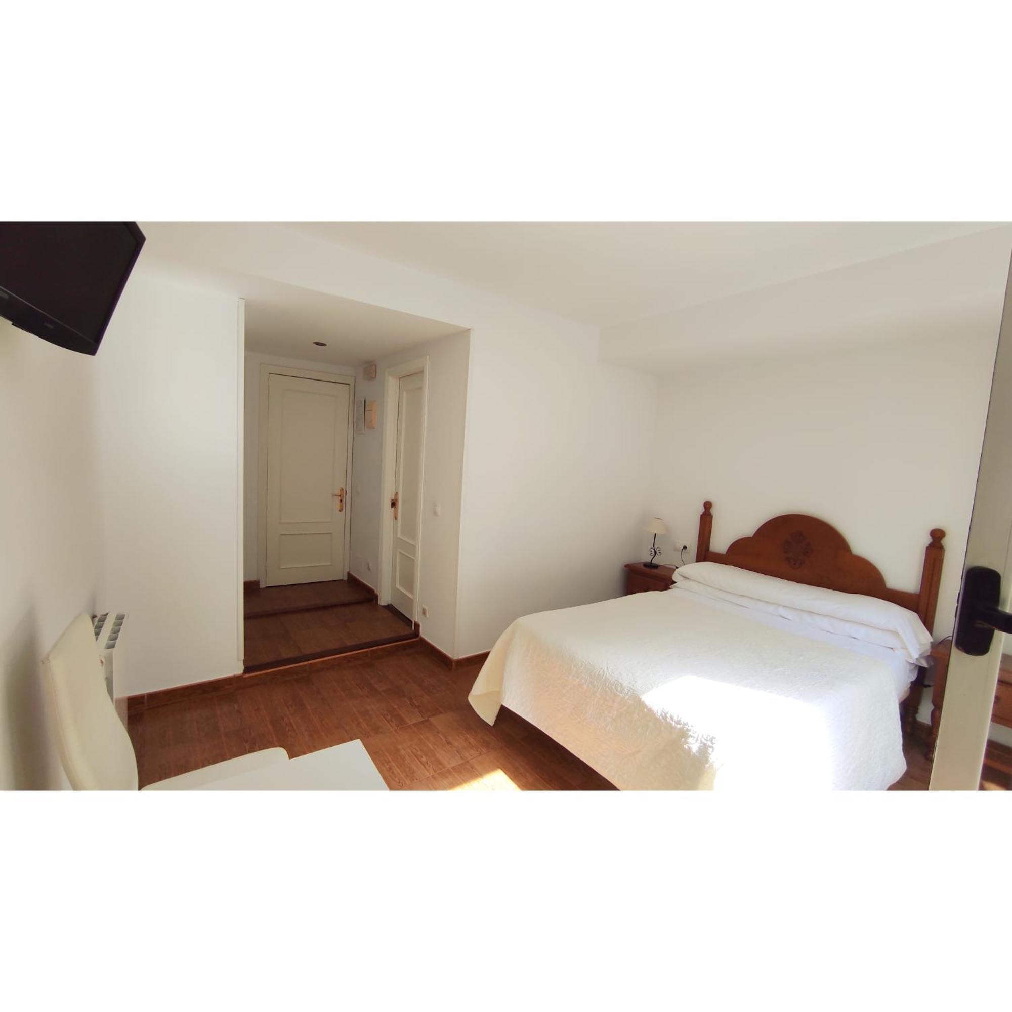 Pension Villa ** Комилас Екстериор снимка