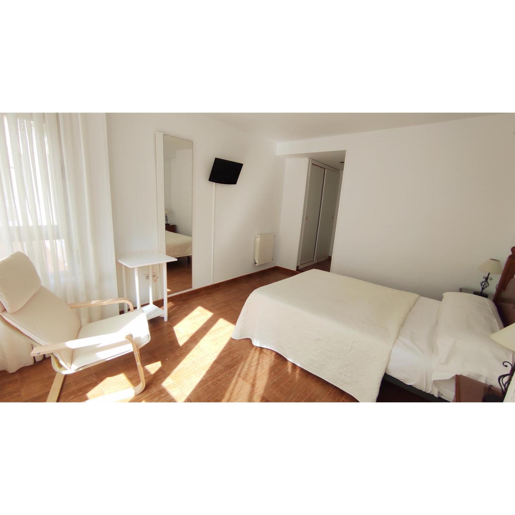 Pension Villa ** Комилас Екстериор снимка