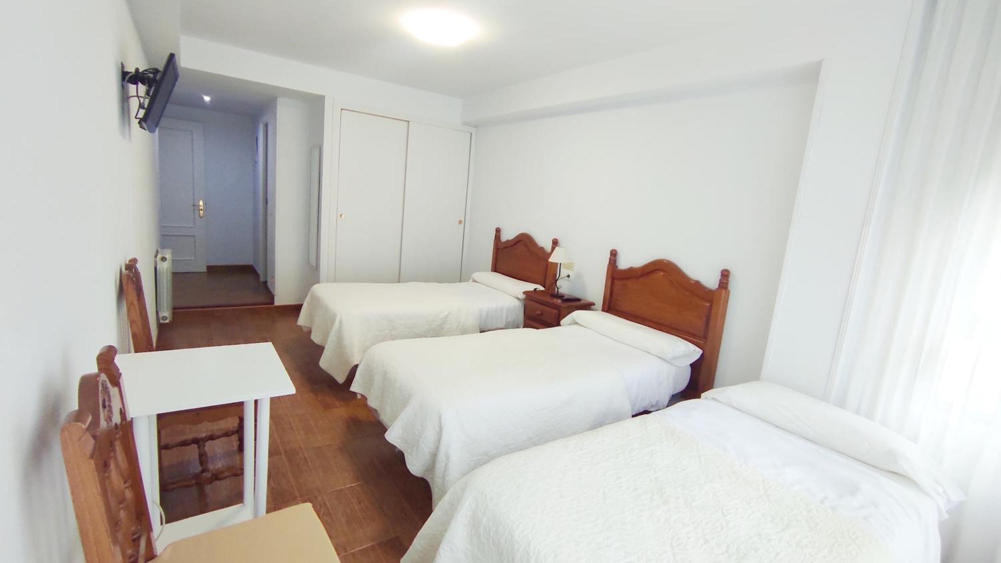 Pension Villa ** Комилас Екстериор снимка
