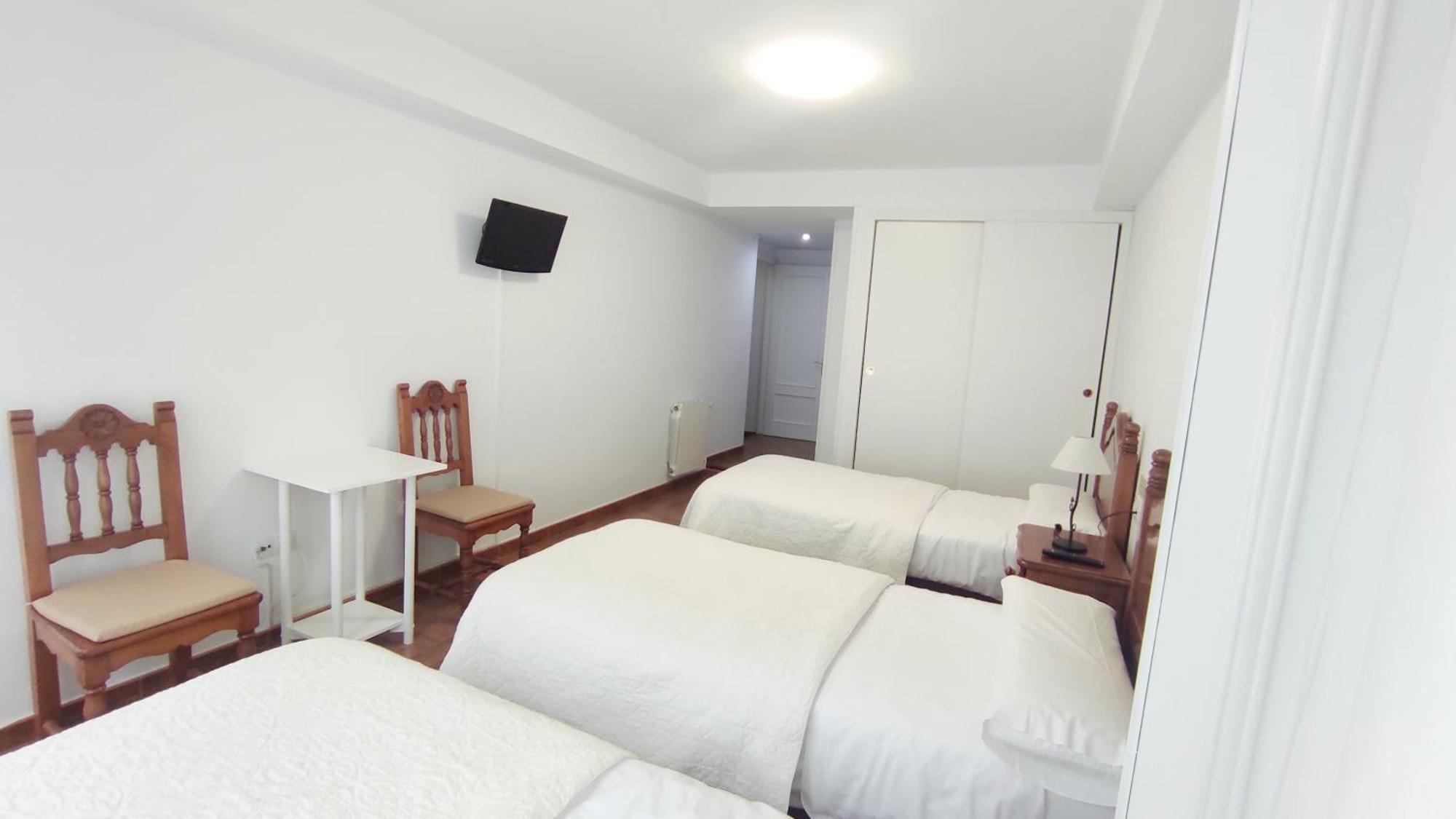 Pension Villa ** Комилас Екстериор снимка
